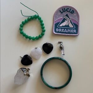 Quartz pendants & bracelets‎